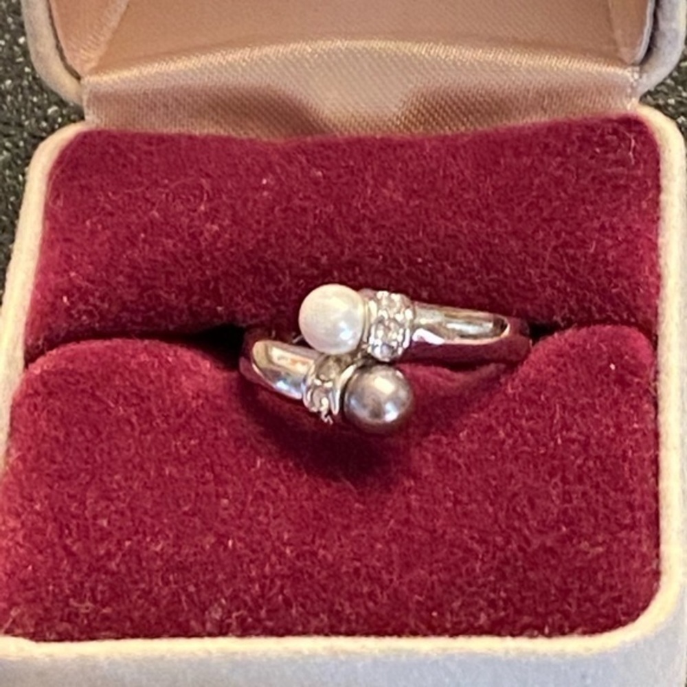RS Covenant Pearl Crossover Ring